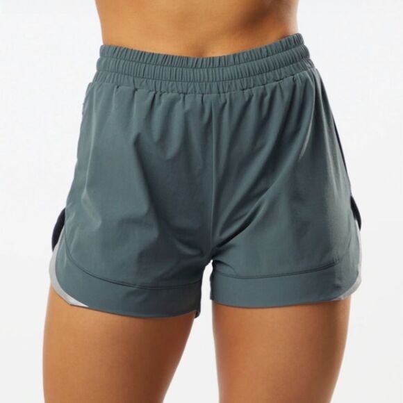 NWT Alphalete Porcelain Grey Compression Lined Stride Running Shorts Size SMALL - Picture 1 of 9